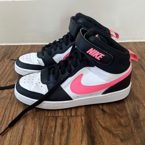 Kid’s girl’s Nike Sneakers black, white and pink